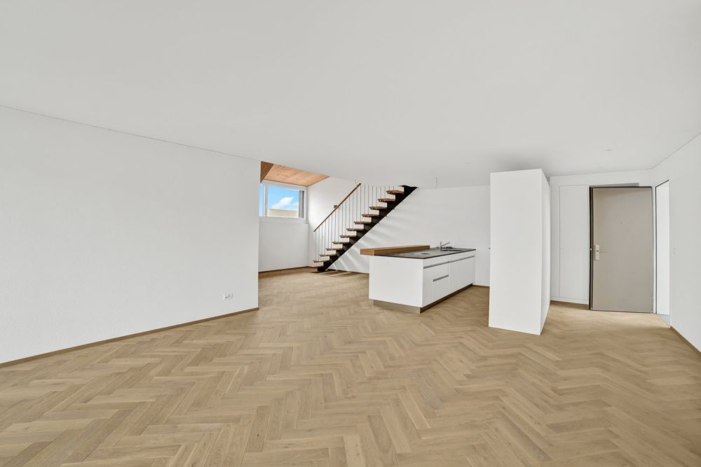 Grosszügige 5.5-Zimmer-Dachgeschoss-Maisonette mit Galerie & Loggia – Erstvermietung - Bild 3