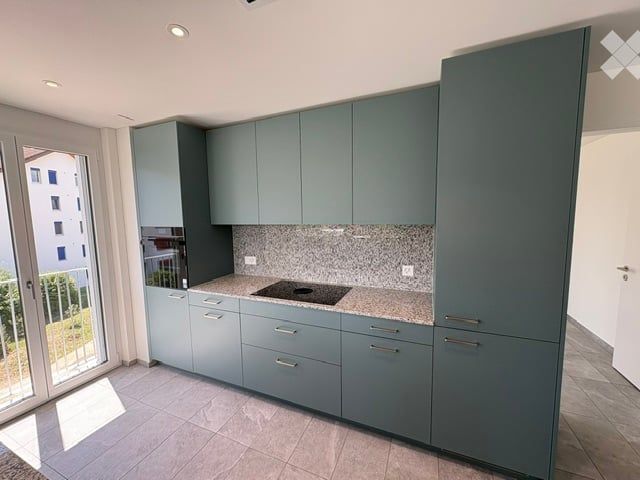 Erstbezug: Top moderne 2.5-Zimmer-Neubauwohnung mit grossem Balkon -  Zentrumsnah in grüner Umgebung - Bild 4