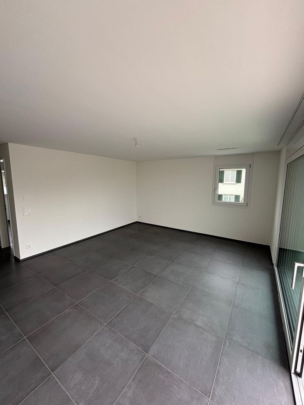 Moderne 2.5-Zimmer-Neubauwohnung mit grossem Balkon & Tiefgaragenparkplatz in Bülach - Bild 3
