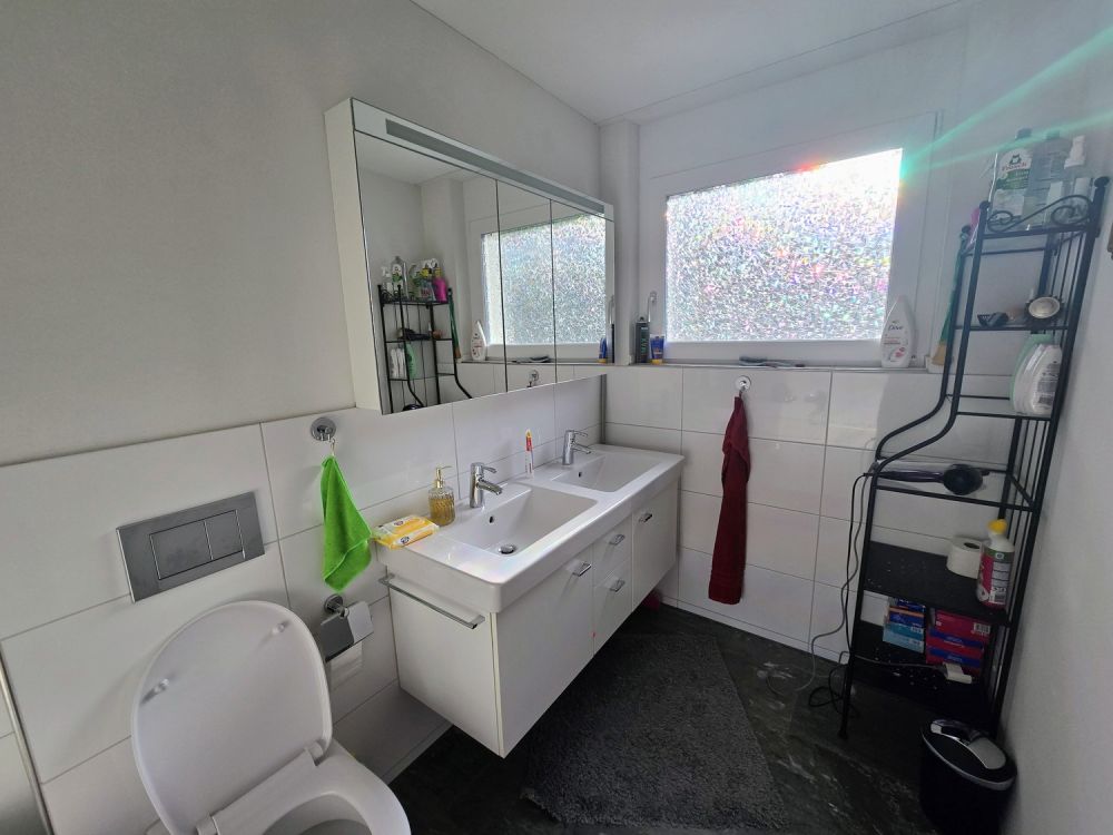 Helle naturnahe 4.5-Zimmer-Wohnung mit Balkon und herrlicher Aussicht in Neerach - Bild 9