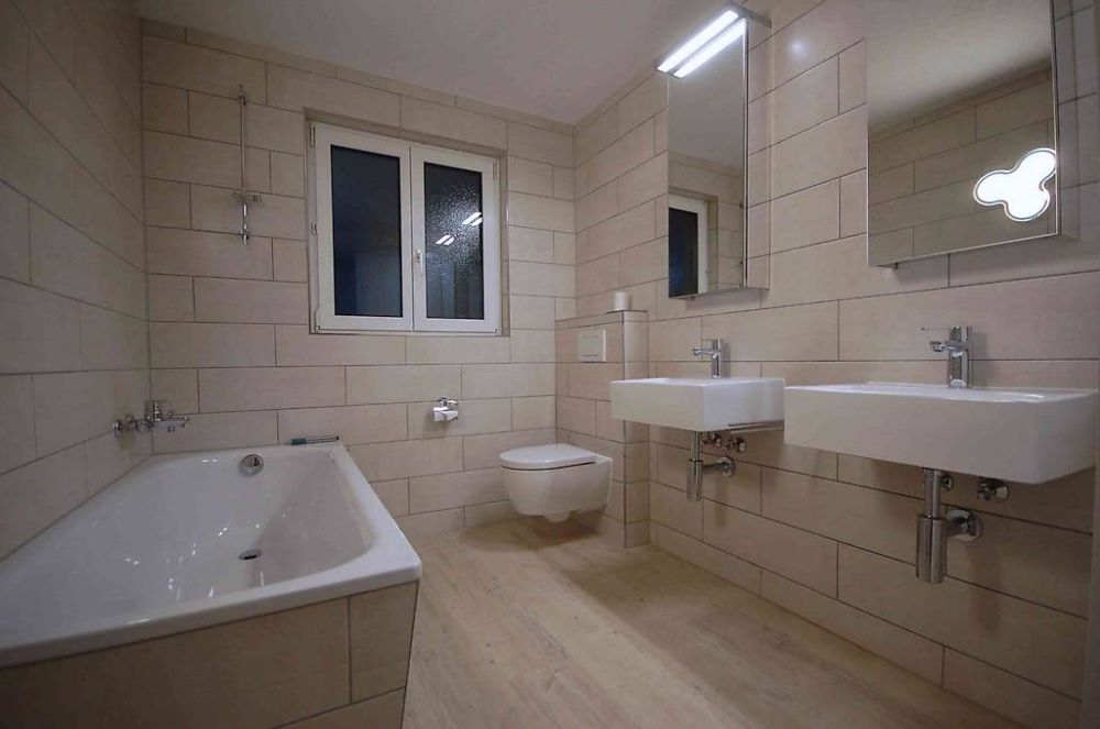 Helle, 4.5-Zimmer Whg mit 100 m2 Terrasse + 3 Garagenplätzen - Bild 5