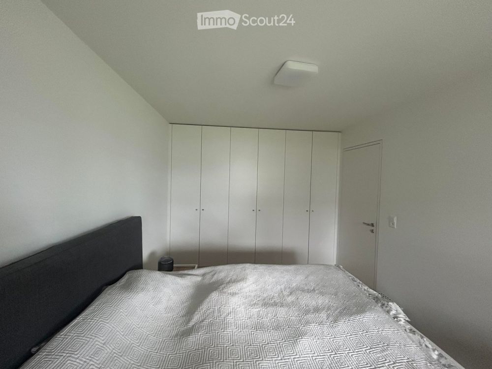 Moderne 2.5-Zimmer-Wohnung mit Garten und Parkplatz (alles inklusive im Preis) in St-Aubin-Sauges - Bild 5