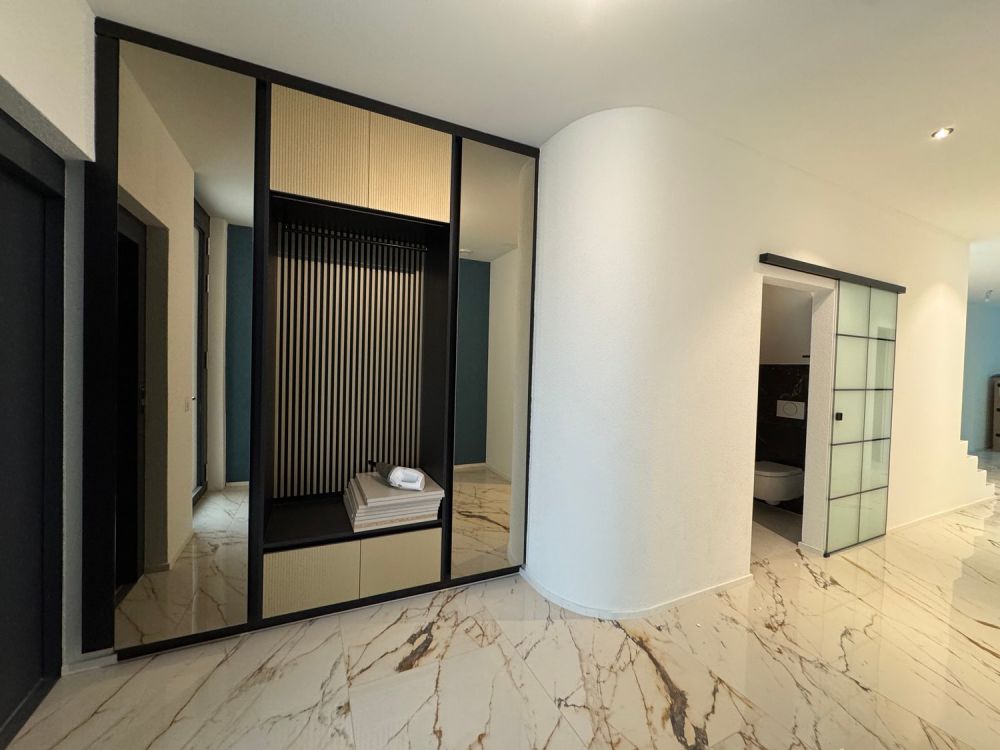 WG-Zimmer mit Terrasse & Whirlpool – Brugg - Bild 13