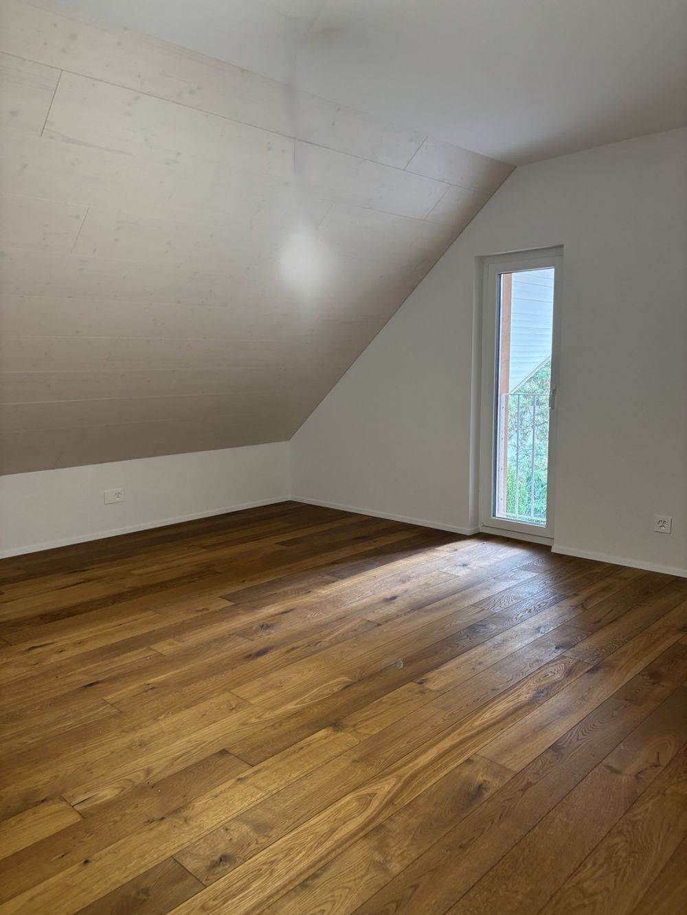 Large 4.5‑room attic apartment (180 m²) – ideal for expats or 2–3 person WG, 20 - 25 min to Basel - Bedroom 3