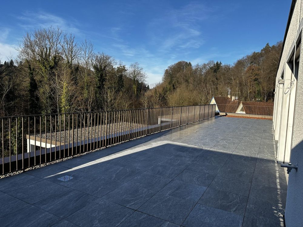 Erstvermietung - traumhafte 5.5-Zimmer-Attikawohnung mit grosser Terrasse und Blick ins Grüne - Bild 13