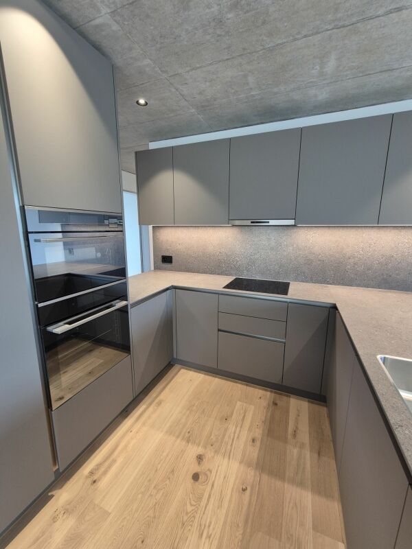 Erstbezug - 4.5 Zimmer im 2. Obergeschoss mit grossem Balkon - Küche