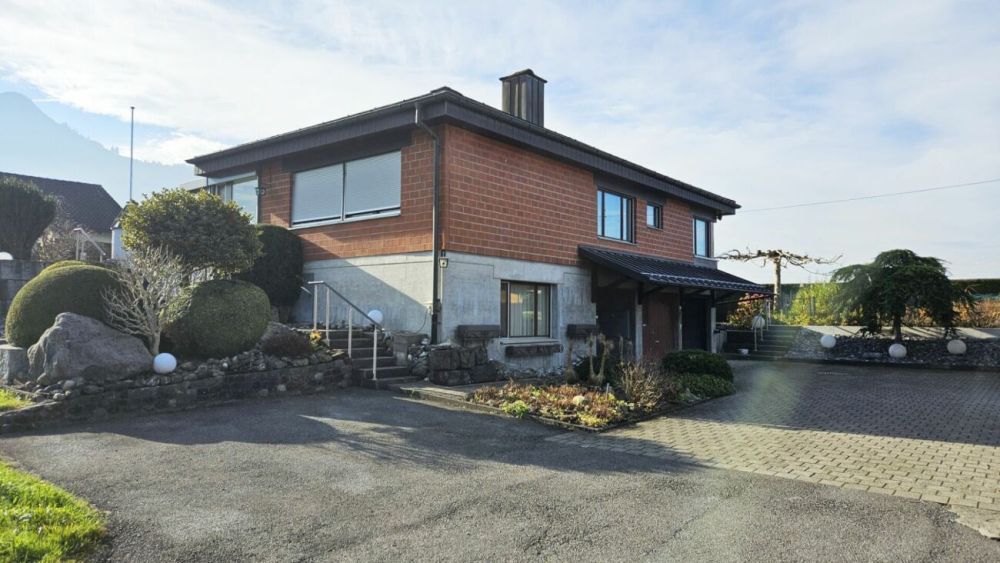 Freistehendes 4.5- bis 5.5-Zimmer-Einfamilienhaus mit schöner Gartenanlage und einigen Extras - Bild 1