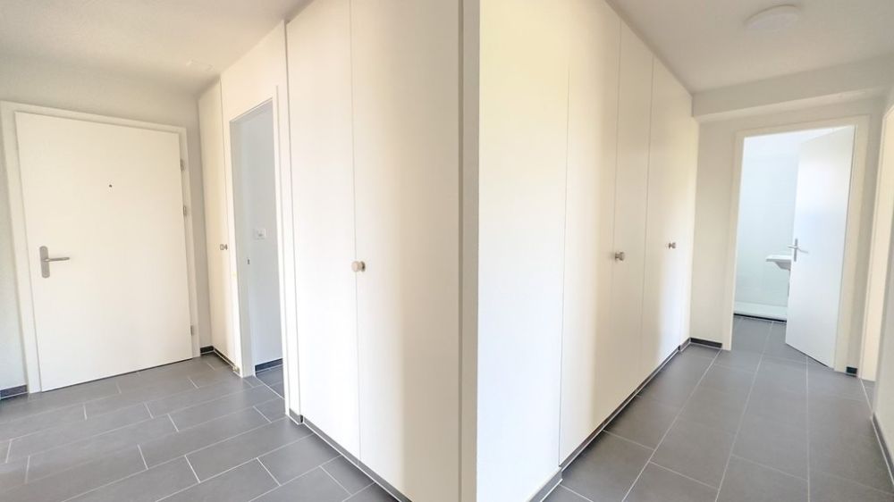 Totalsanierte 4 Zimmerwohnung mit grossem Balkon - Korridor