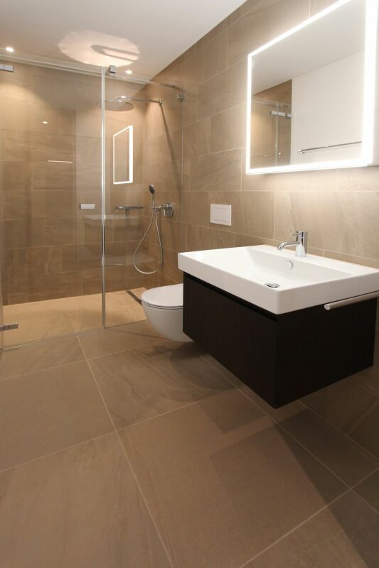 EIN JUWEL ÜBER DEM SEE: 3.5-Zimmer-Luxus-Neubauwohnung mit spektakulärem Panorama auf See und Berge - Bild 7