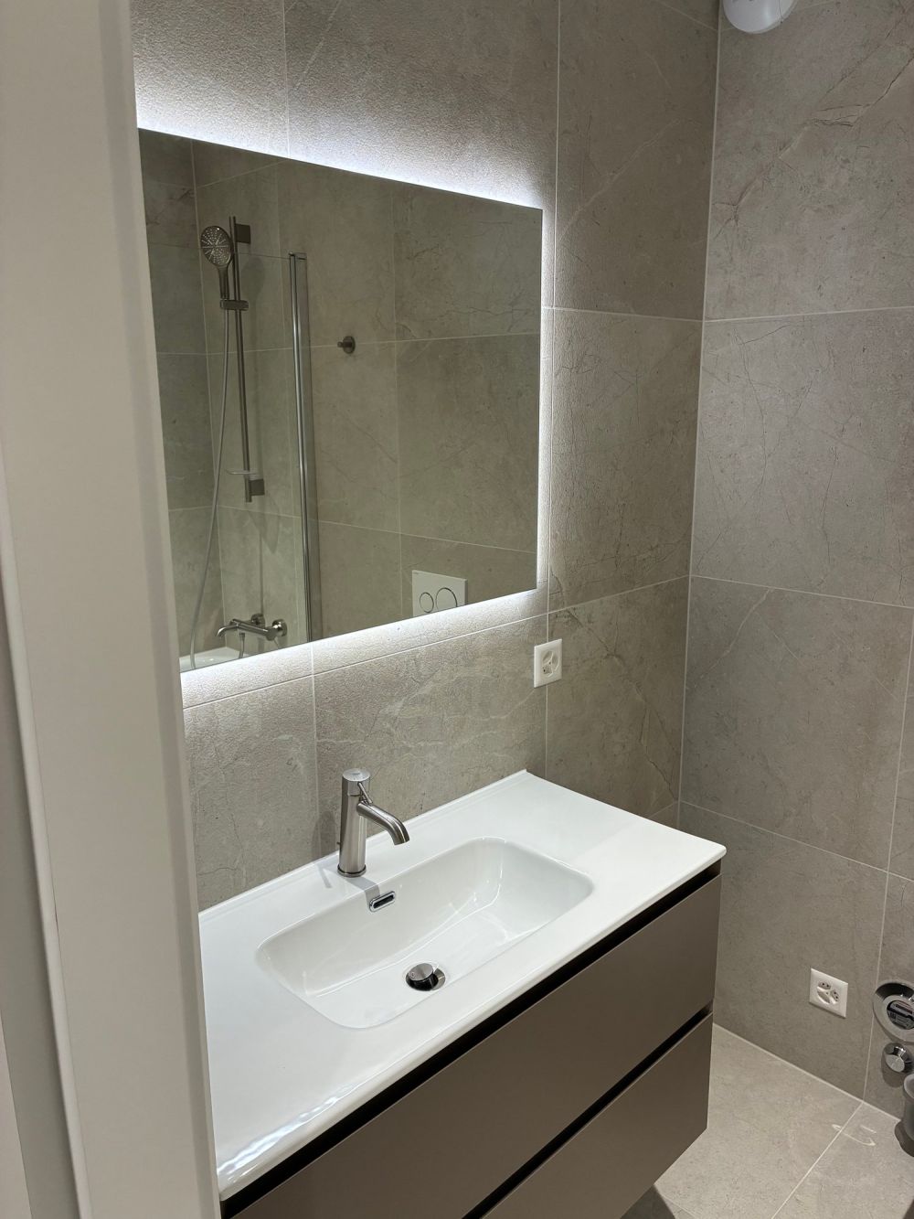 Appartement de standing neuf de 6 pièces avec loggia et parkings intérieurs à Vandœuvres - Bild 4