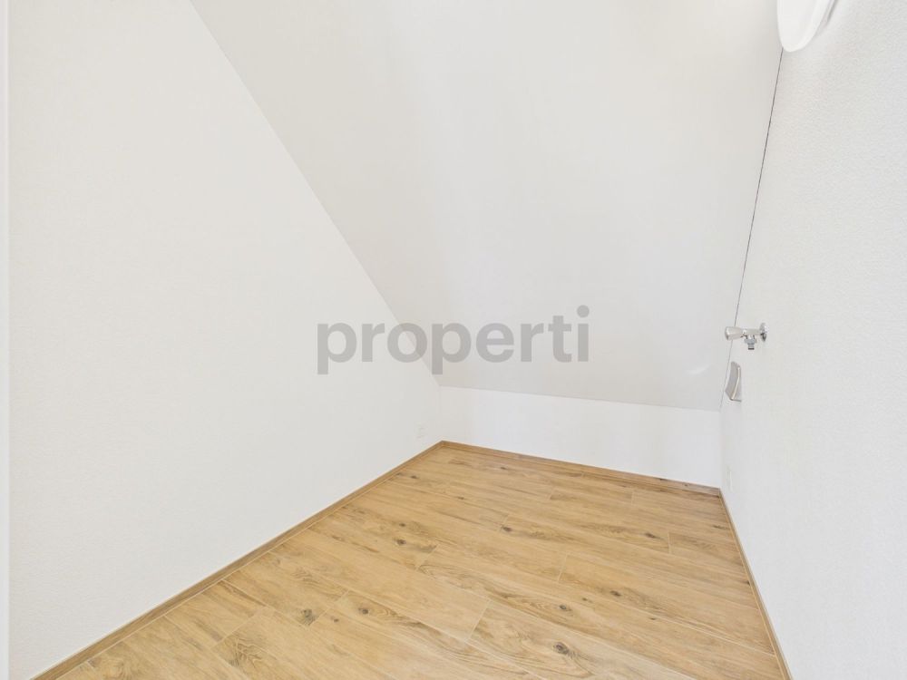 Attikawohnung direkt am Waldrand mit Zürichseeblick, Minergie-Standard und Free-Cooling - Image 8
