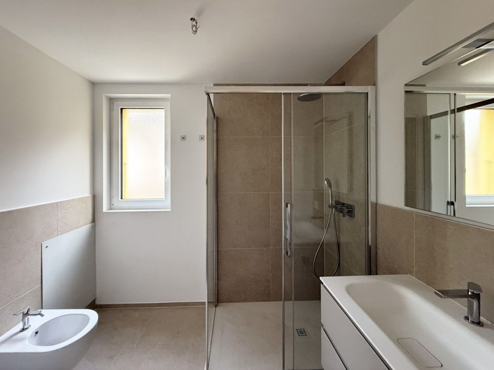 Nuovo e ampio 4.5 locali in affitto a Cadro - Bild 5