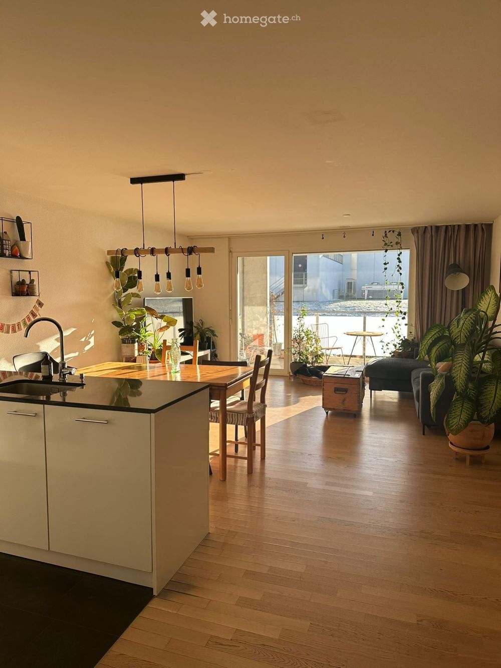 Moderne 2.5-Zimmer-Wohnung mit Seenähe und grossem Südbaldkon in Arbon - Bild 2