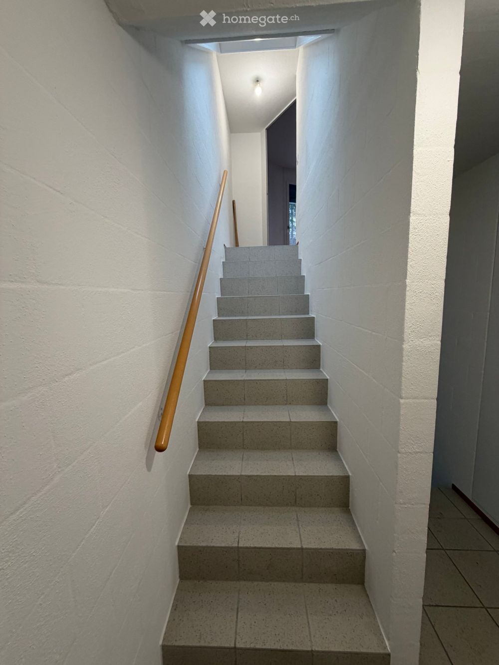 Charmante 2.5-Zimmer Maisonettewohnung mit Balkon an zentraler Lage in Hinwil - Bild 8