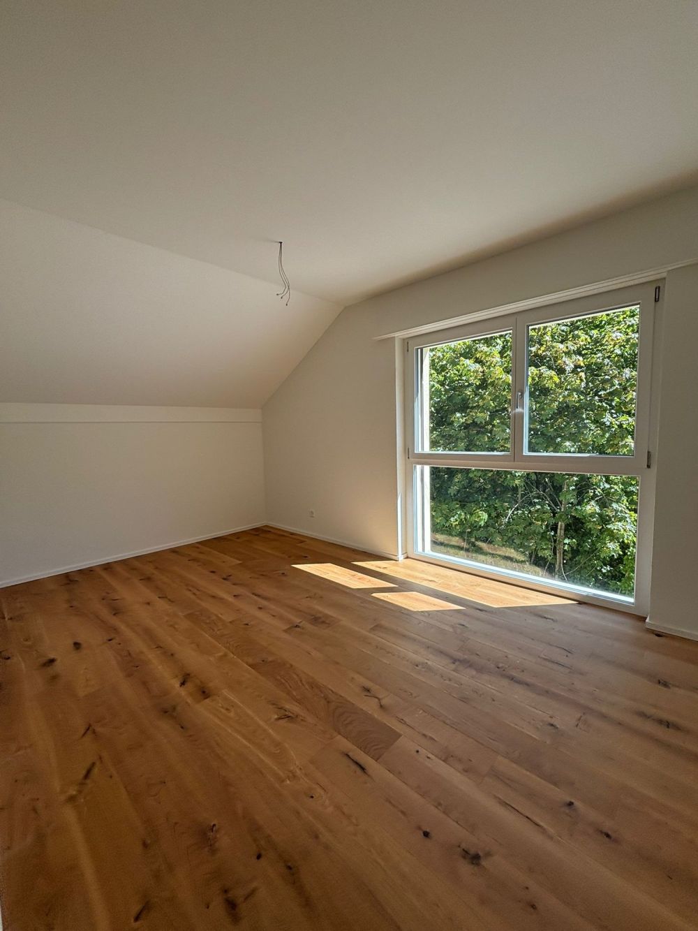 Appartement neuf lumineux et moderne de 4 pièces avec balcon, parking et carport inclus - Bild 5