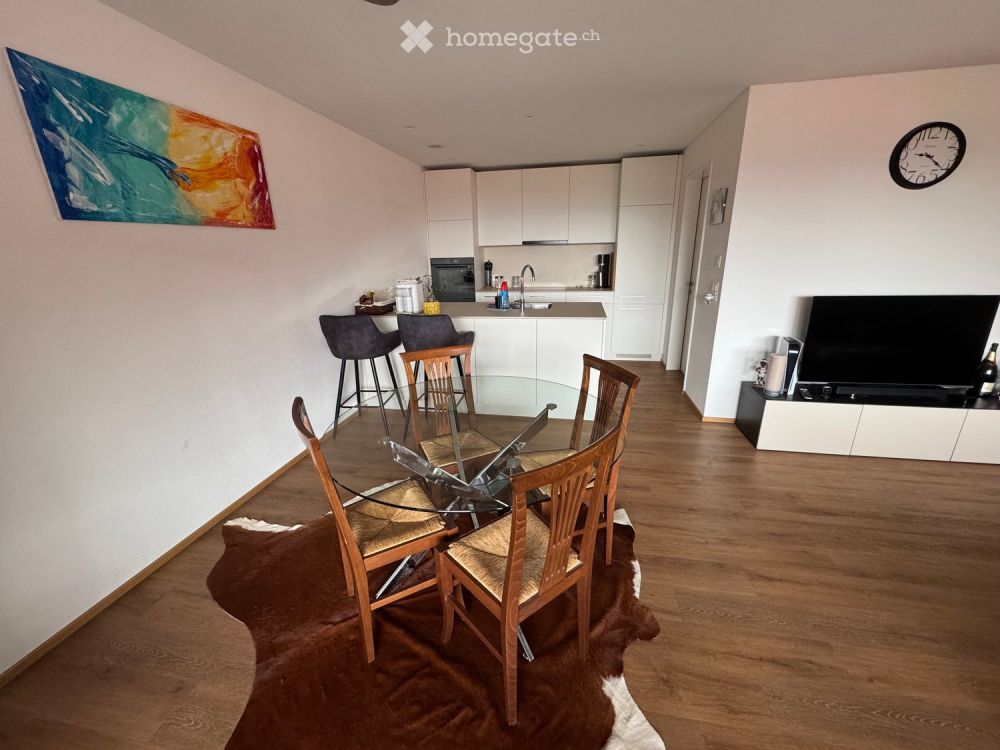 Charmante 2.5-Zimmer-Wohnung mit grosser Terrasse und Garagenparkplatz - Bild 4