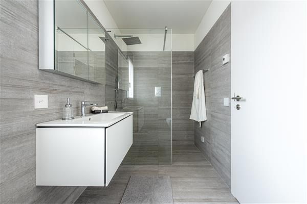 Caslano: Reihenhaus mit 2.5 Zimmern - Bagno
