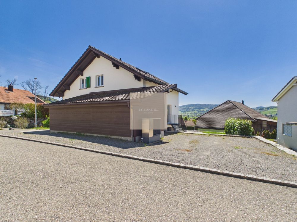 Kernsaniertes 6-Zimmer-Haus mit Garten, Schopf und Wärmepumpe - Bild 3