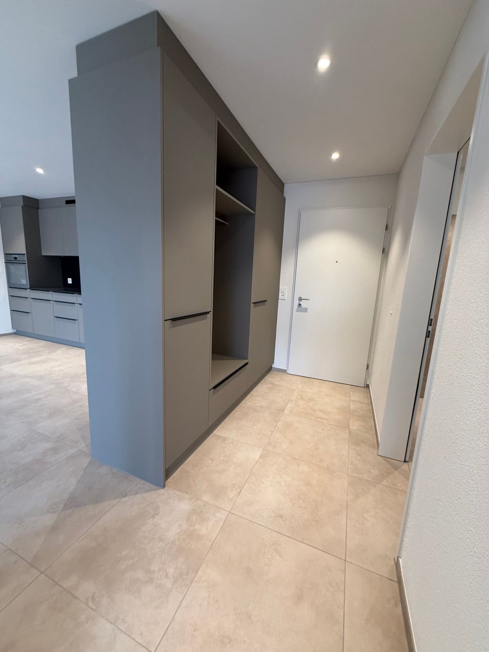 2.5 Zimmer 2 OG Wohnung mit 25 m Loggia - Bild 3