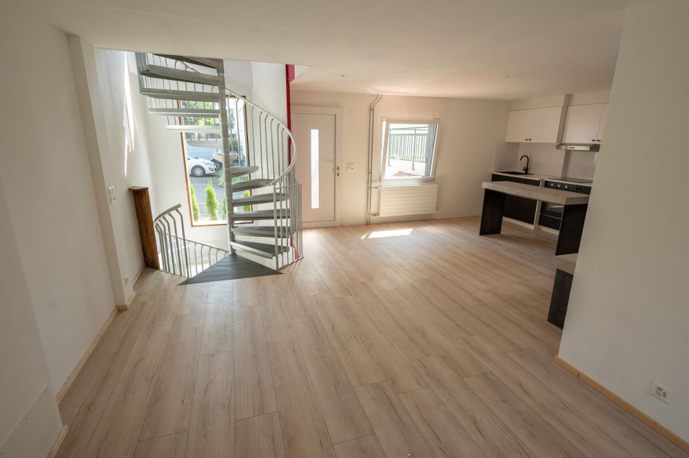 Moderne 4-Zimmer-Duplex-Wohnung in Meilen mit Seenähe - Bild 2