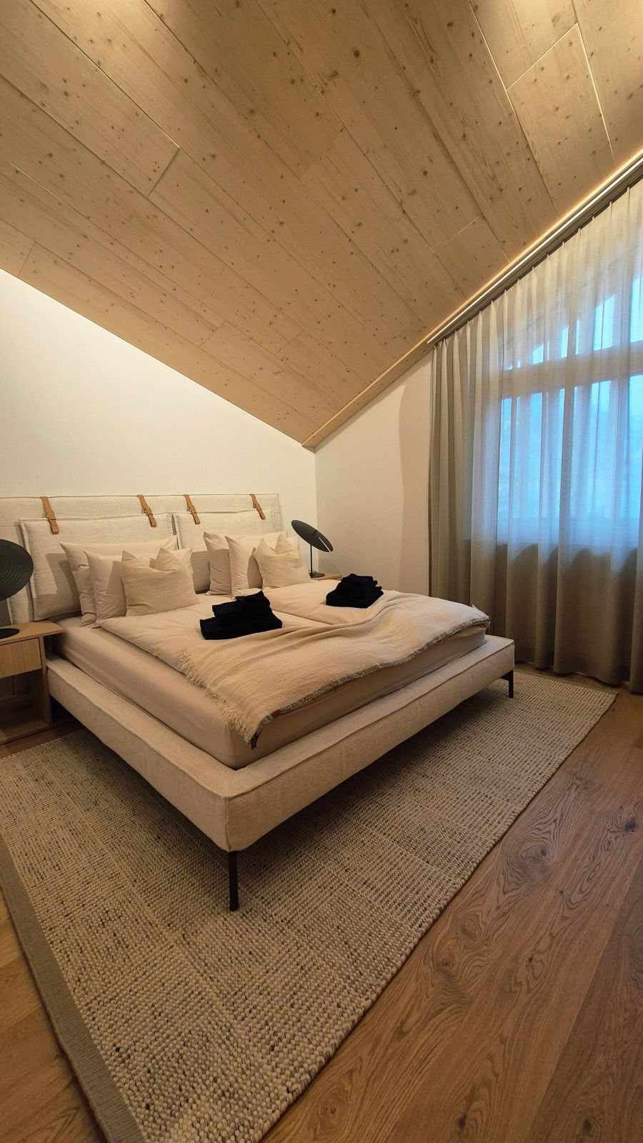 Ein Penthouse über den Dächern von Andermatt – modern, warm & alpin - Bild 10