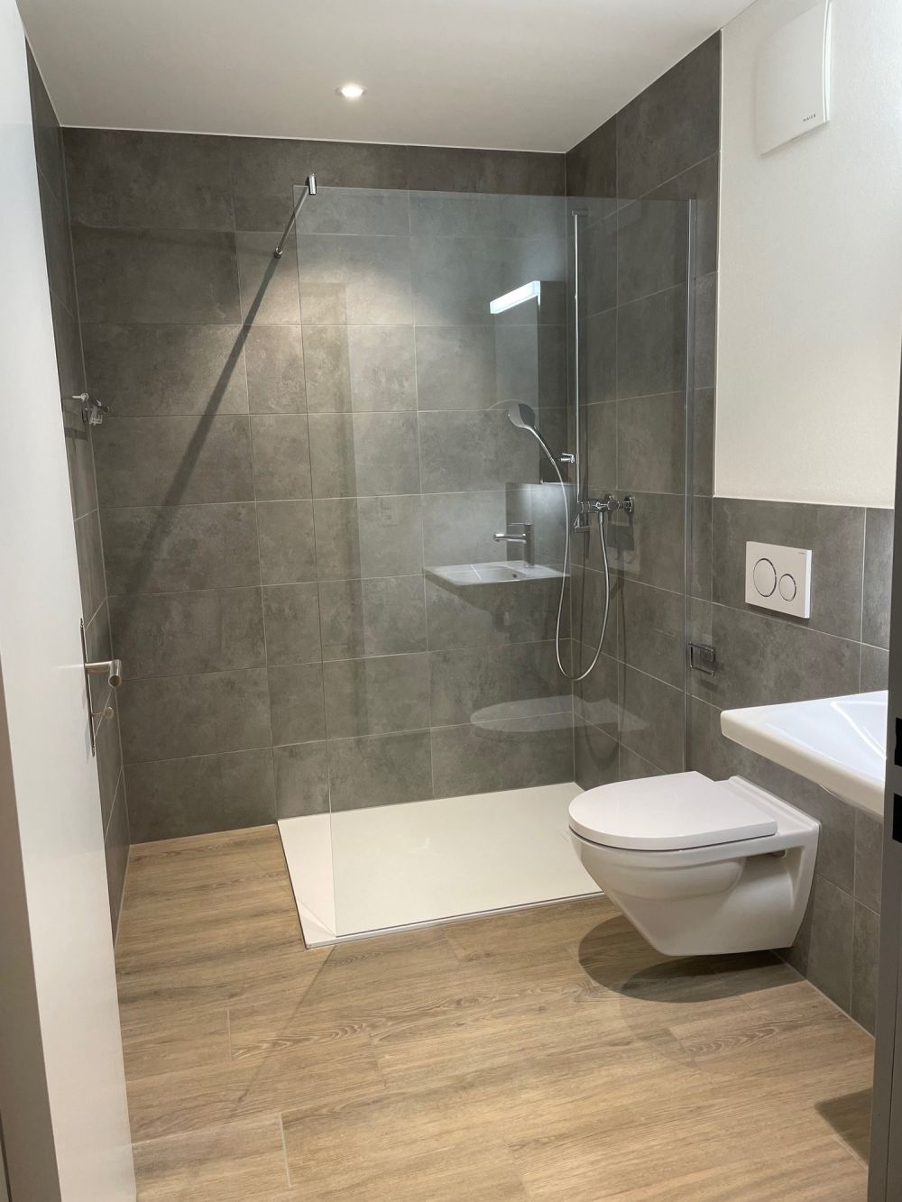 Neubau - Erstbezug in topmoderne, lichtdurchflutete Attika-Wohnung - Bild 8