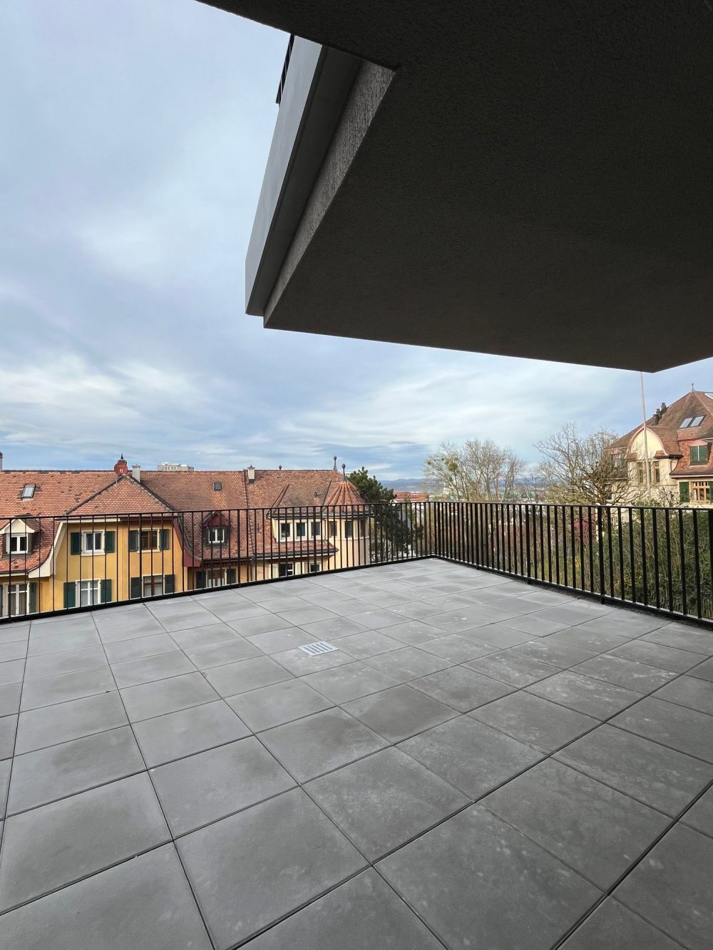 Neubau (2025): 5.5 Zimmer Maisonette - Wohnung mit grosser Terrasse und Aussicht auf Basel - Bild 9