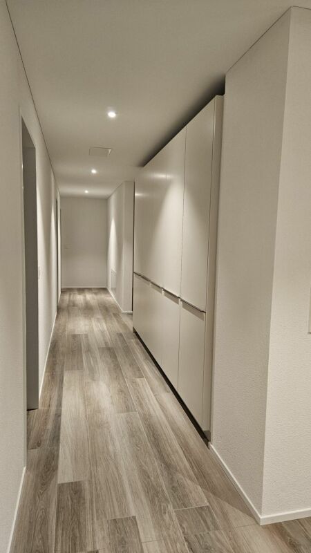 ERSTBEZUG Neubau - Sonniges Wohnen am ehemaligen Rebhang in Stäfa - Korridor