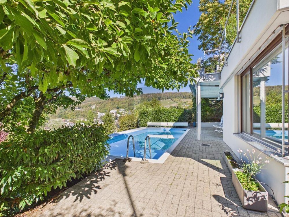 HOCHWERTIG MIT EIGENEM POOL UND PANORAMABLICK - Bild 1
