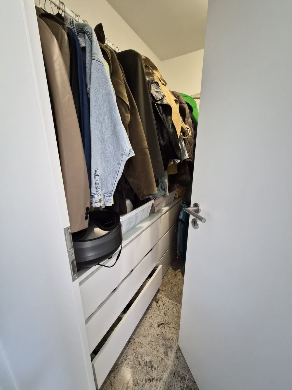 Wunderschöne, Sonnenverwöhnte, neue 2,5 Zi.Wohnung, grosse Terrasse, WM/Tumbler, Granitböden uvm. - Bild 13