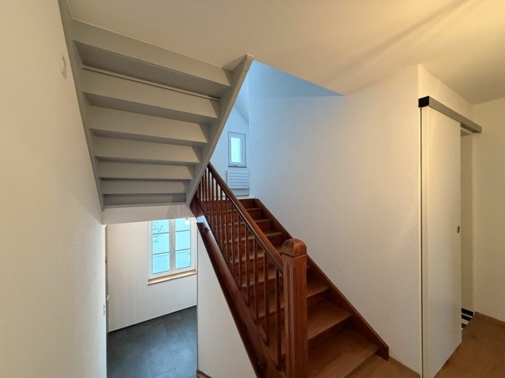 traumhaftes 5.5 Zimmer Einfamilienhaus an ruhiger Lage zu vermieten - Eingangsbereich