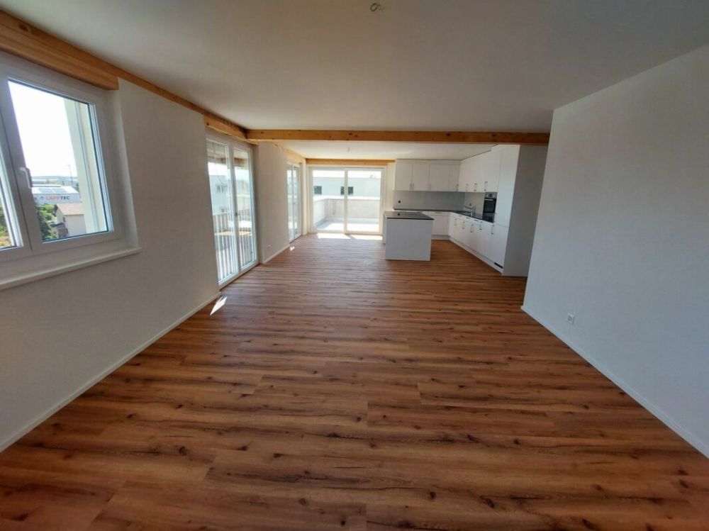 Exklusive 2.5-Zimmer-Attikawohnung mit ca. 74 m² Sonnenterrasse - Erstbezug im Neubau - Bild 4