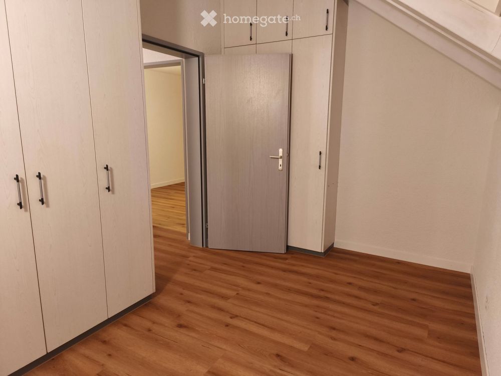 4.5 Zimmer-Dachmaisonette mit Cheminée und zwei Tiefgaragenplätzen - Bild 5