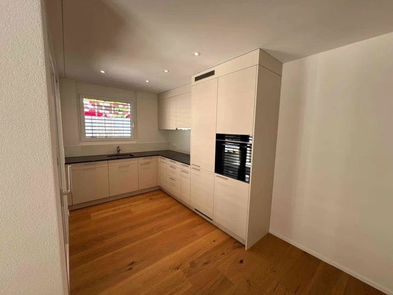 Erstbezug: Moderne 3.5-Zimmer-Wohnung mit grosser, gedeckter Terrasse - Bild 4