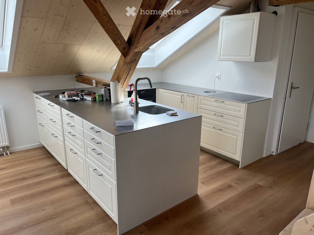 Helle 2.5-Zi-Dachwohnung in Hermiswil (Erstvermietung) - Bild 2