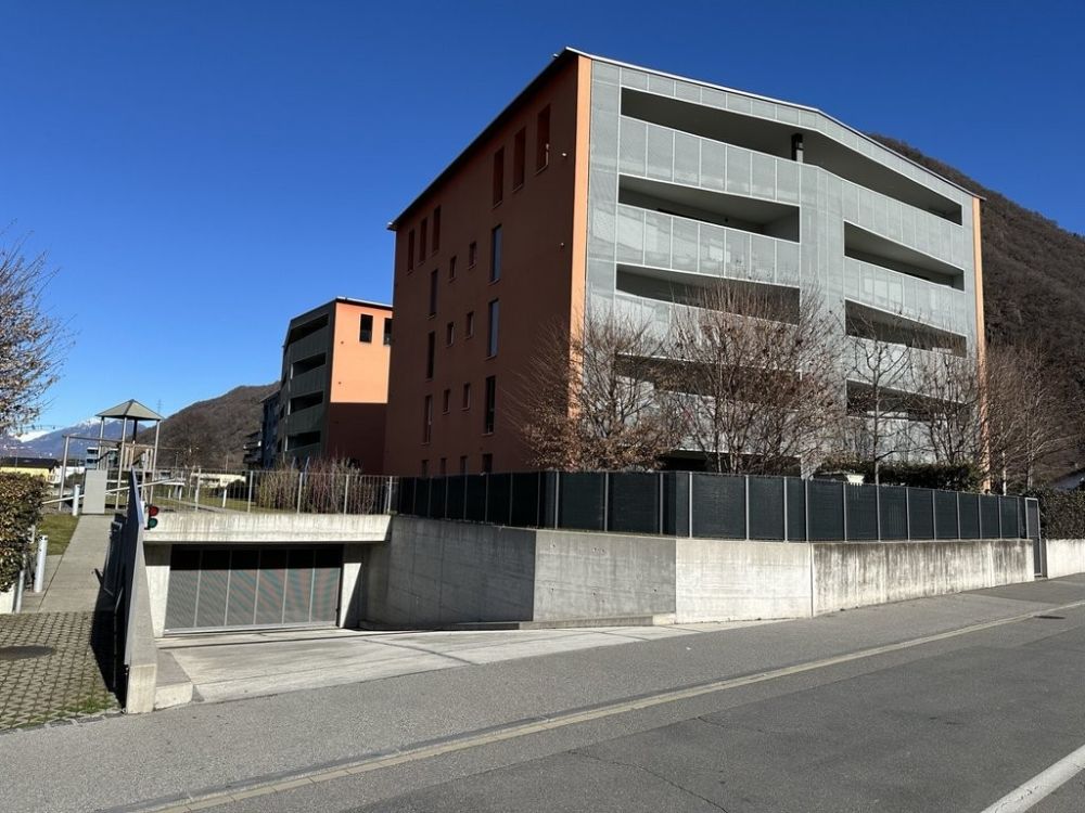 APPARTAMENTO MODERNO IN OTTIMA POSIZIONE - entrata_autorimessa.jpg