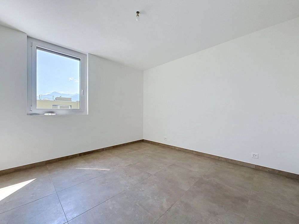 2,5 Zimmer-Dachgeschosswohnung mit Terrasse zur Miete in Uvrier - Bild 3
