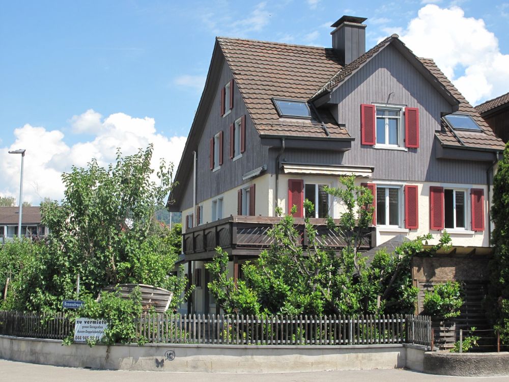 Zwei möblierte Einzelzimmer zu vermieten - keine Wohnung - Das stattliche Haus fügt sich gut in die Umgebung ein