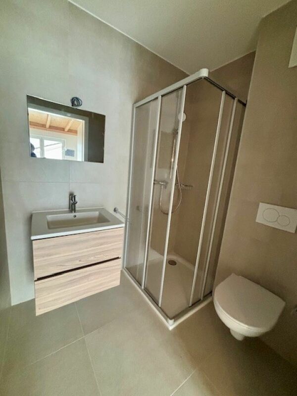 Magnifique attique mansardé - Salle douche chambre 1