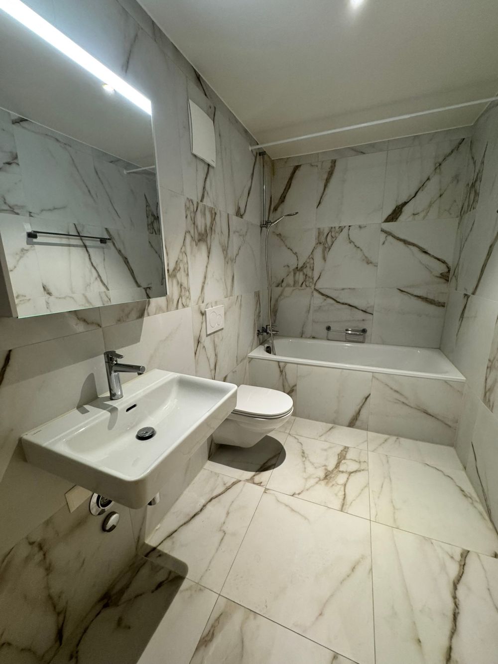 Moderne 3-Zimmer-Wohnung mit Balkon - Bild 2