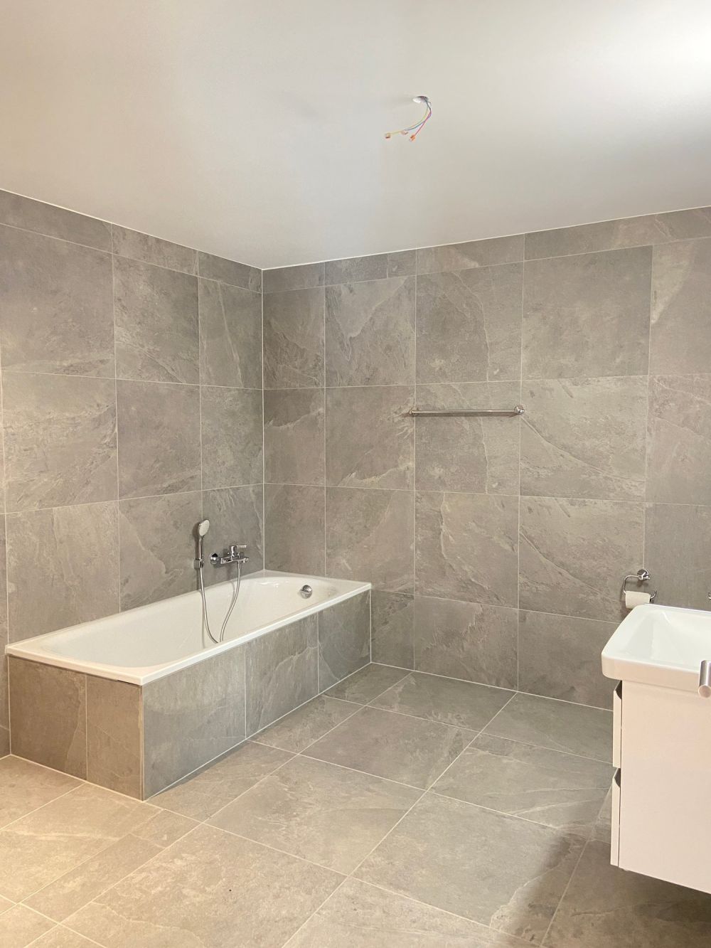 Neubau - Moderne 3.5-Zimmer-Wohnung mit Balkon in Näfels - Bild 7