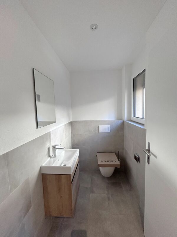 5.5-Zi. Doppeleinfamilienhaus - Ihr Wohntraum für die ganze Familie! - Gäste-WC