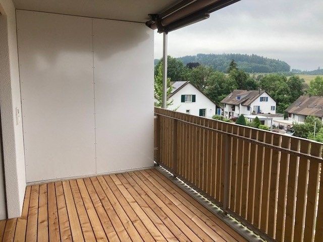 Modernes Wohnen - gedeckter Balkon_