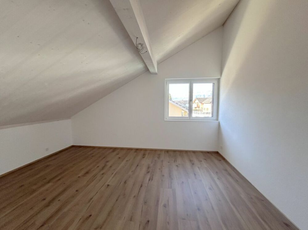 5.5-Zi. Doppeleinfamilienhaus - Ihr Wohntraum für die ganze Familie! - Zimmer DG