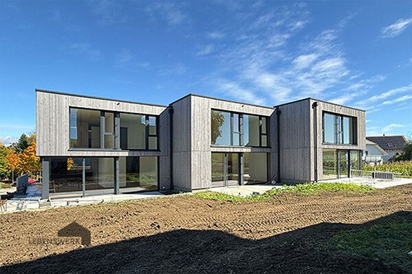 Wo Kinder lachen und Eltern ankommen. Ein Zuhause mit Maisonette-Chara - Reihenmittelhaus mit Garten
