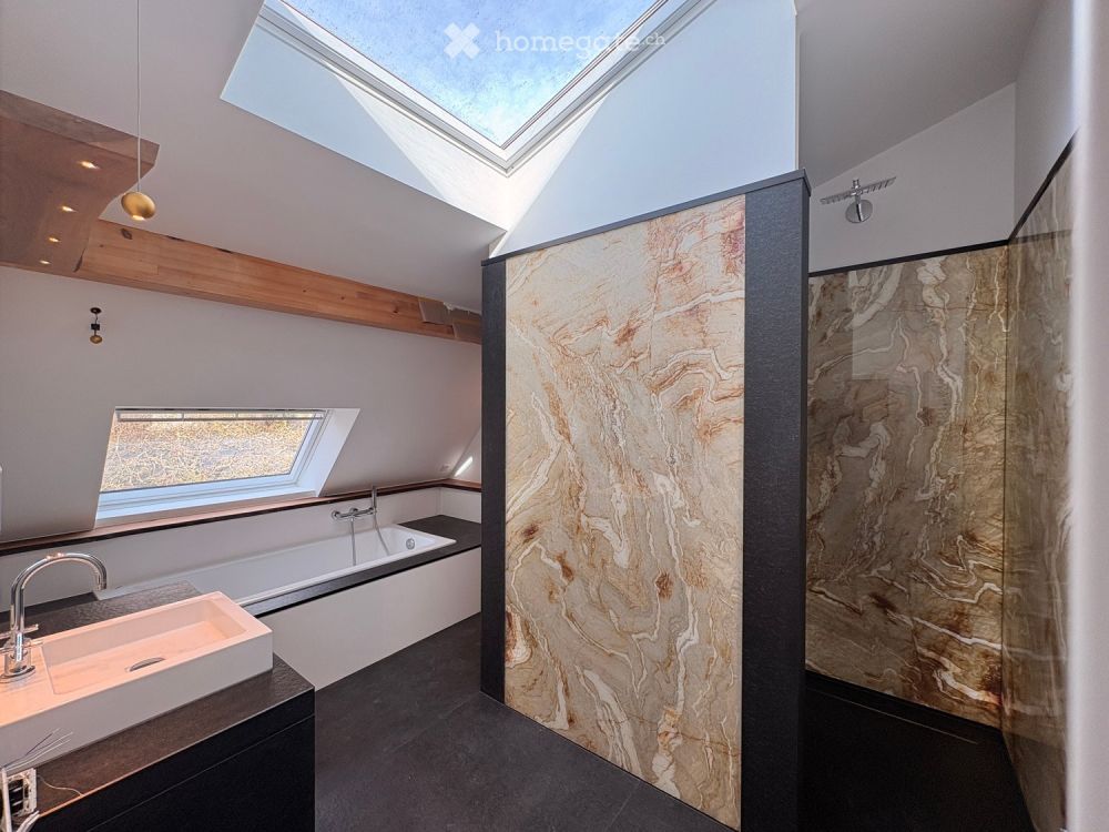 Loftartige 2.5-Zimmer-Dachwohnung (105 m²) mit Balkon & Sonnenterrasse – Wohnen mit Weitblick - Bild 4