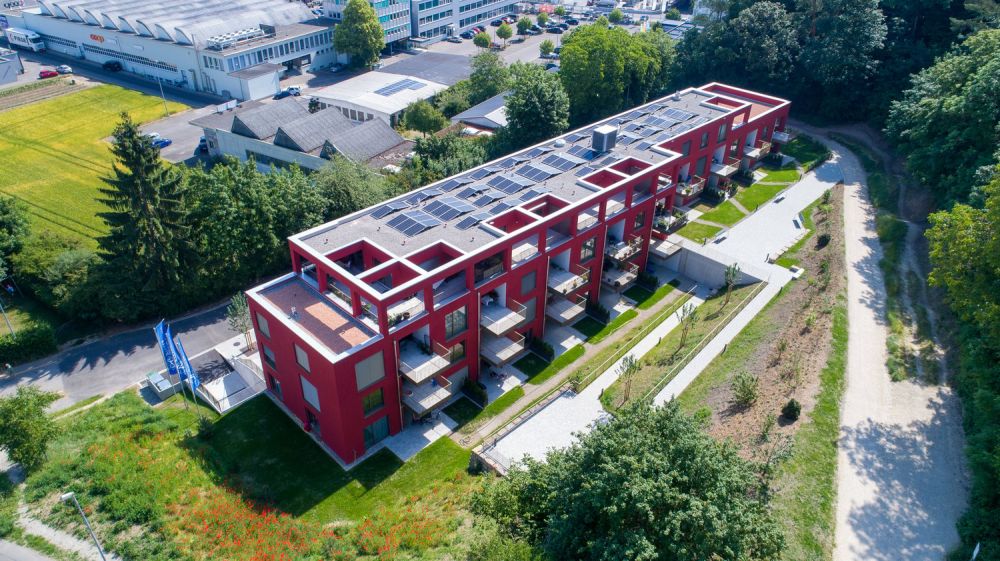 Alltersgerechte, helle 2.5 Attika-Wohnung - Aussenansicht
