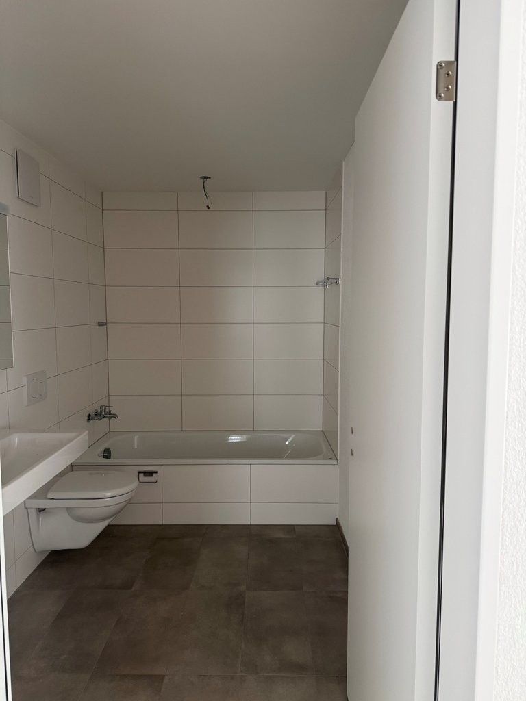 ERSTVERMIETUNG - exklusive Attikawohnung mit 3 Terrassen - Badezimmer