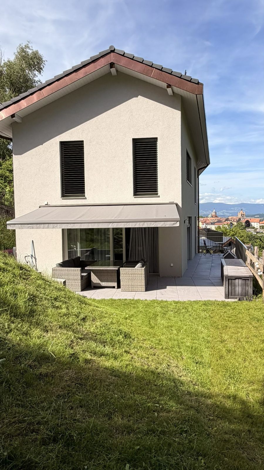 Moderne Reihenhaus-Villa 5.5 Zimmer (2025), privater Garten, superbe Aussicht, Garage mit direktem Zugang - Bild 2