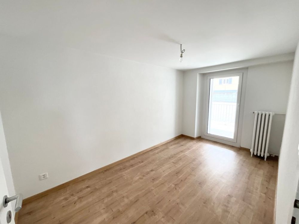 Wohnung mit 3 Zimmern und privater Terrasse renoviert - Bild 4